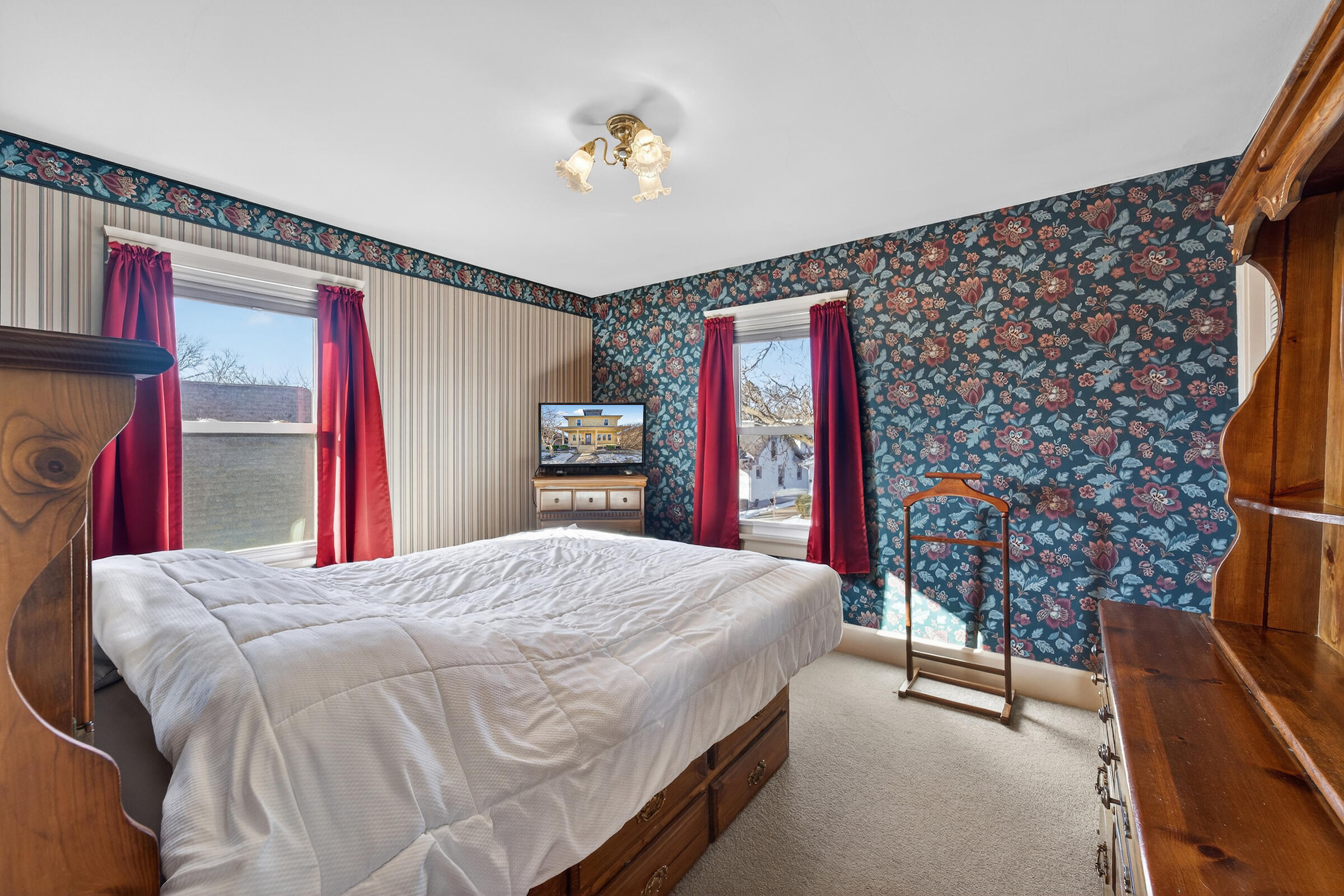 713 West Lawn Avenue Racine, WI 53405 - Photo 16 of 29 Masterbedroom