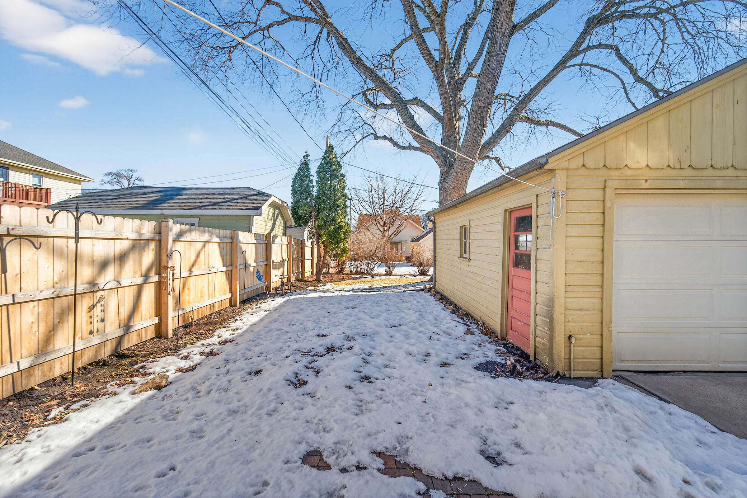 713 West Lawn Avenue Racine, WI 53405 - Photo 21 of 29 Back yard