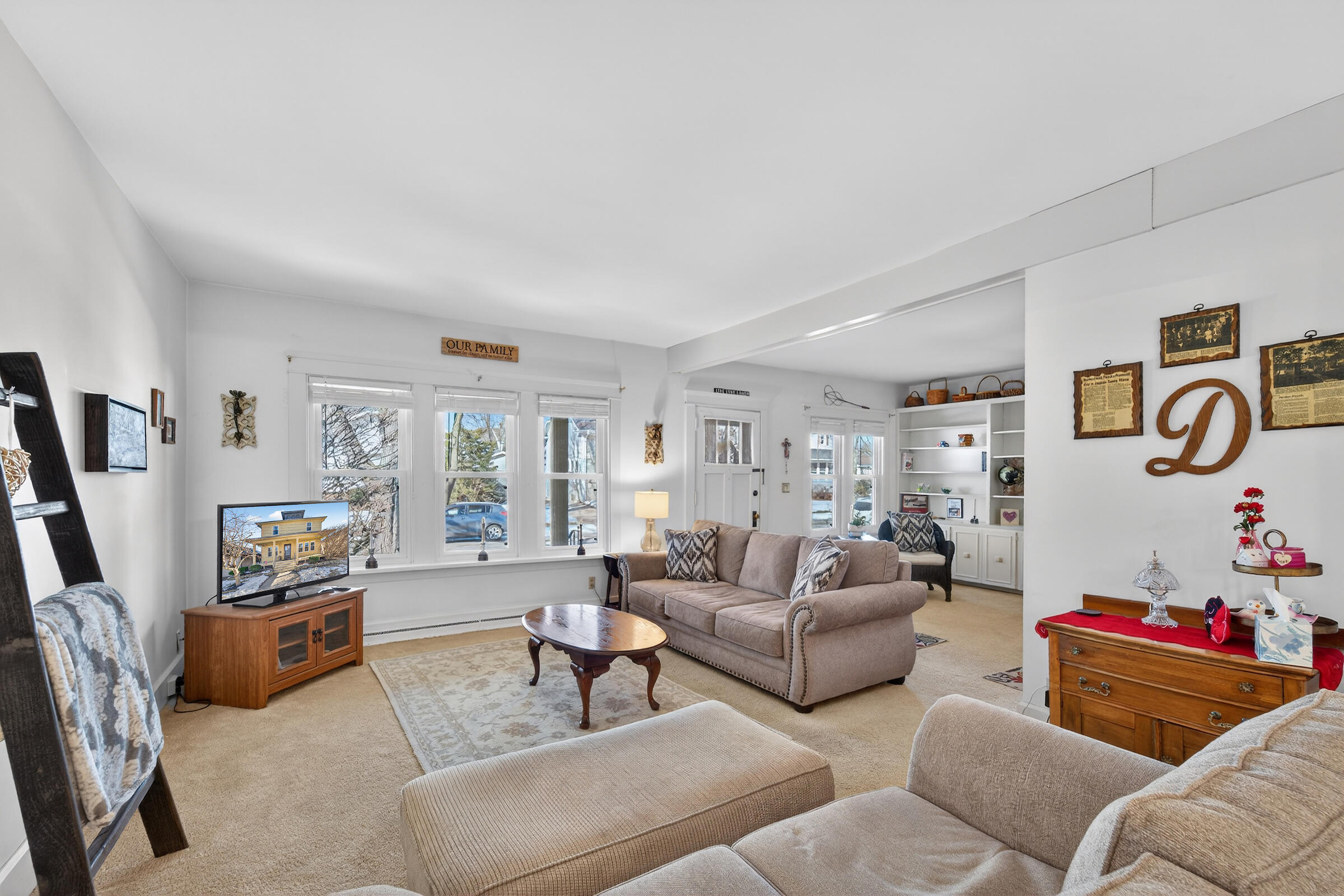 713 West Lawn Avenue Racine, WI 53405 - Photo 24 of 29 Living room 1