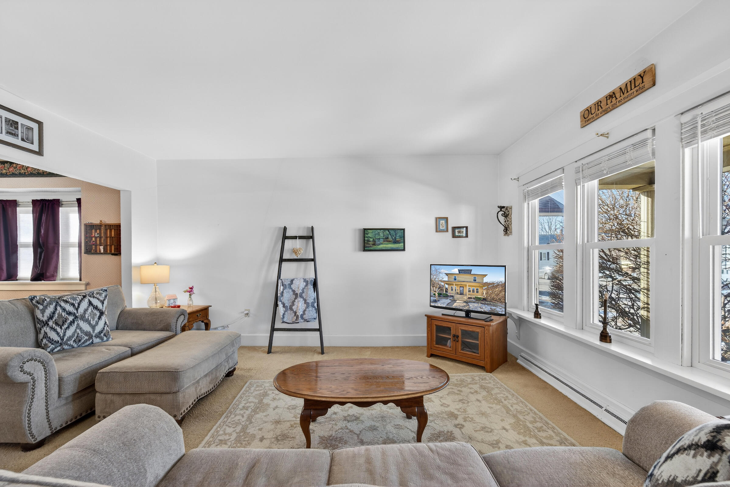 713 West Lawn Avenue Racine, WI 53405 - Photo 26 of 29 Living room 1