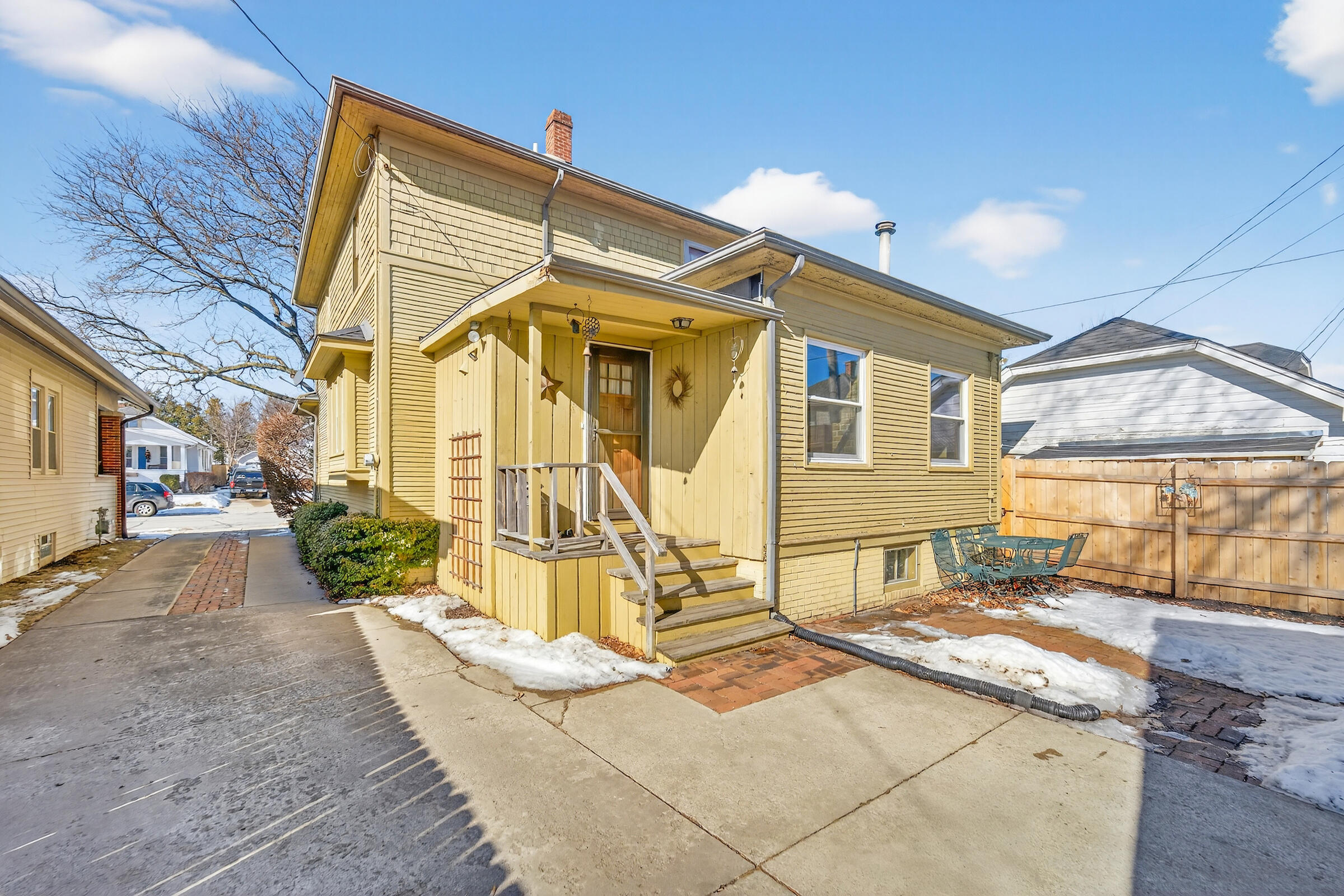 713 West Lawn Avenue Racine, WI 53405 - Photo 3 of 29 Back of house