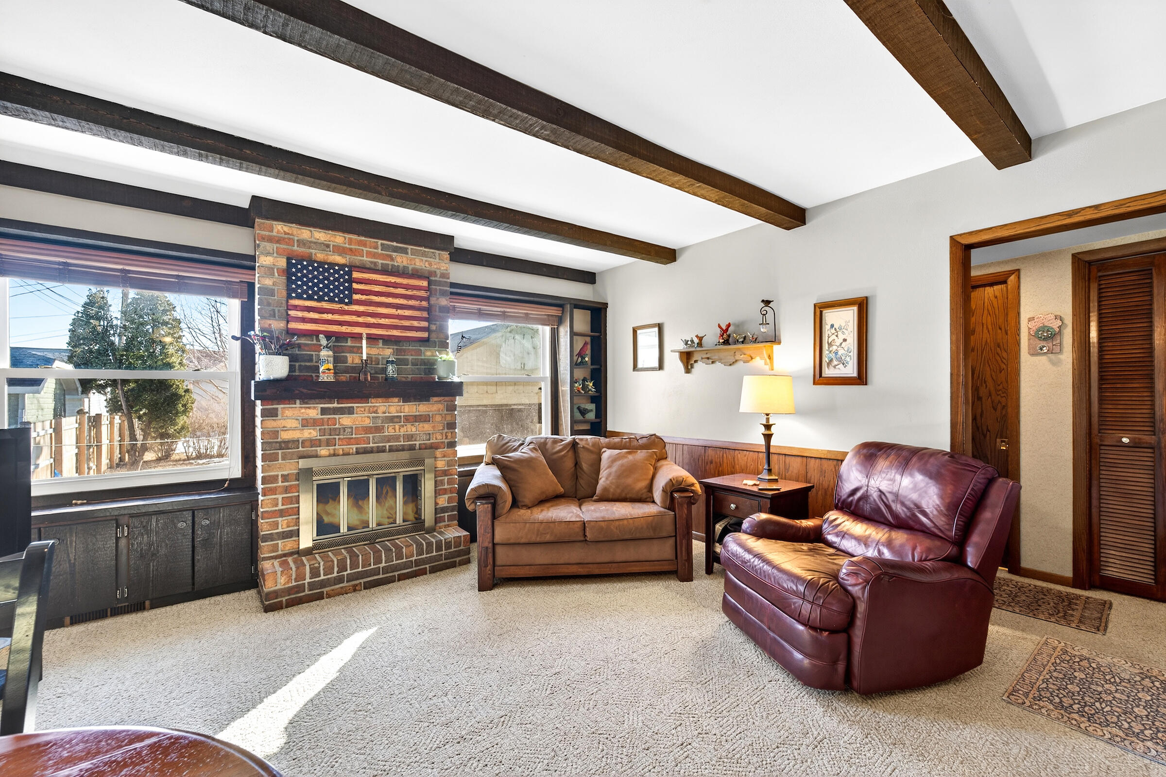 713 West Lawn Avenue Racine, WI 53405 - Photo 6 of 29 2nd living room