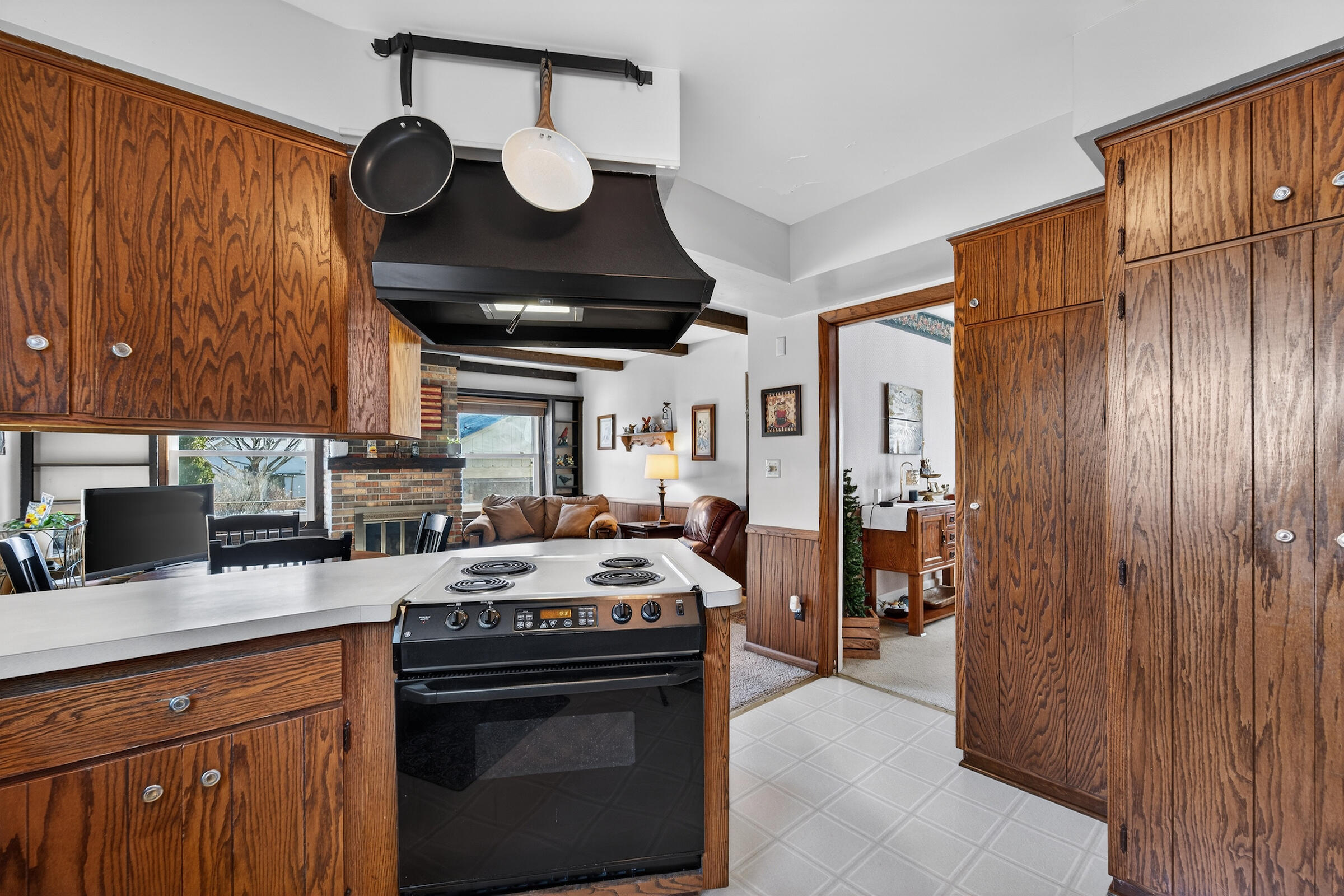 713 West Lawn Avenue Racine, WI 53405 - Photo 7 of 29 Kitchen