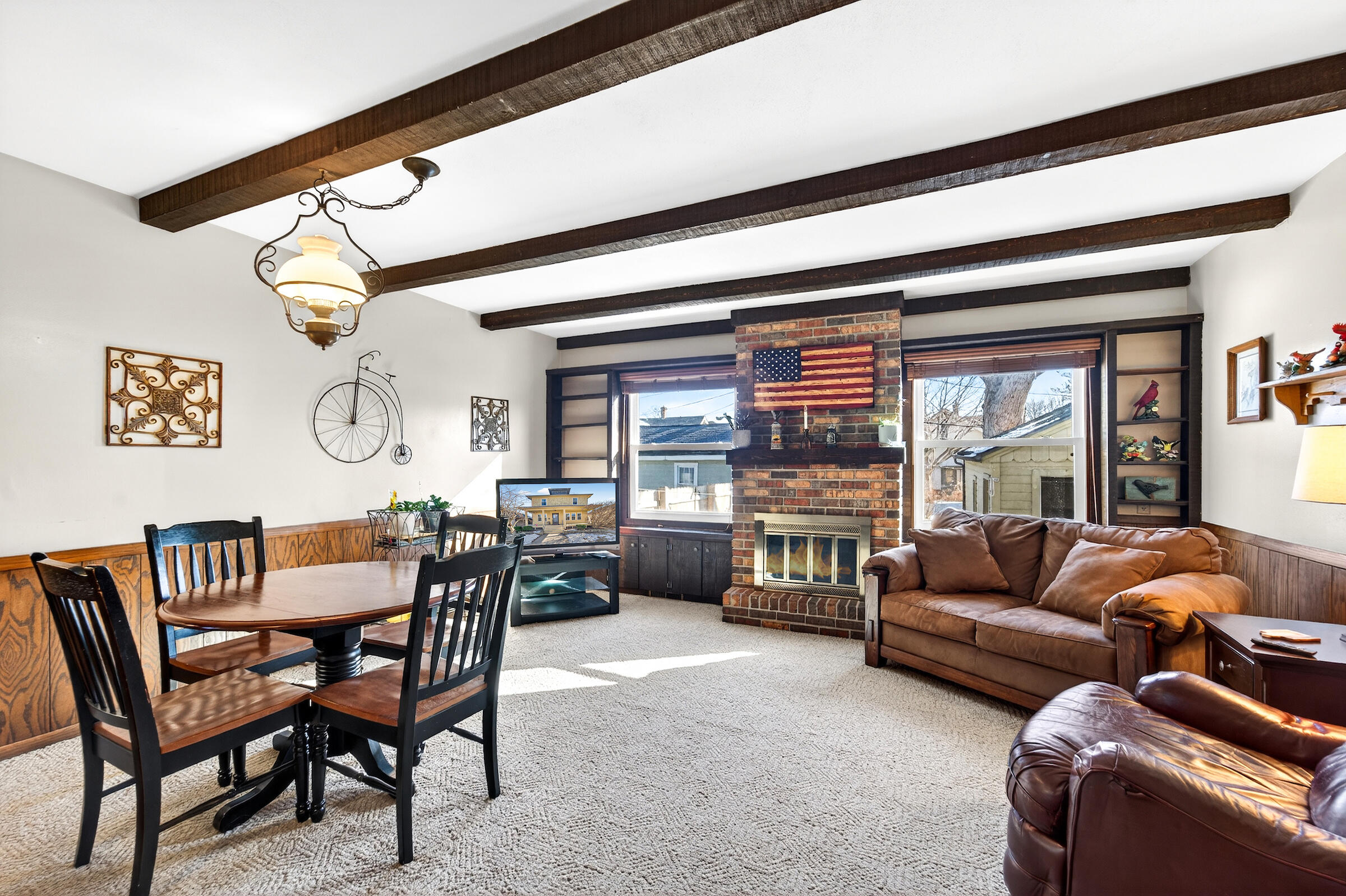 713 West Lawn Avenue Racine, WI 53405 - Photo 8 of 29 2nd living room