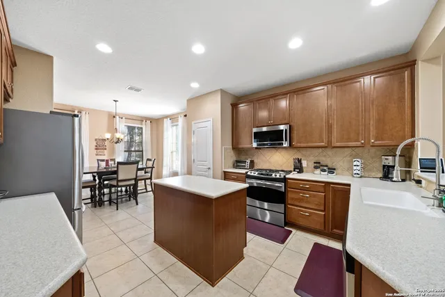 $2,095 | 11830 Elijah Stapp, San Antonio, TX 78253