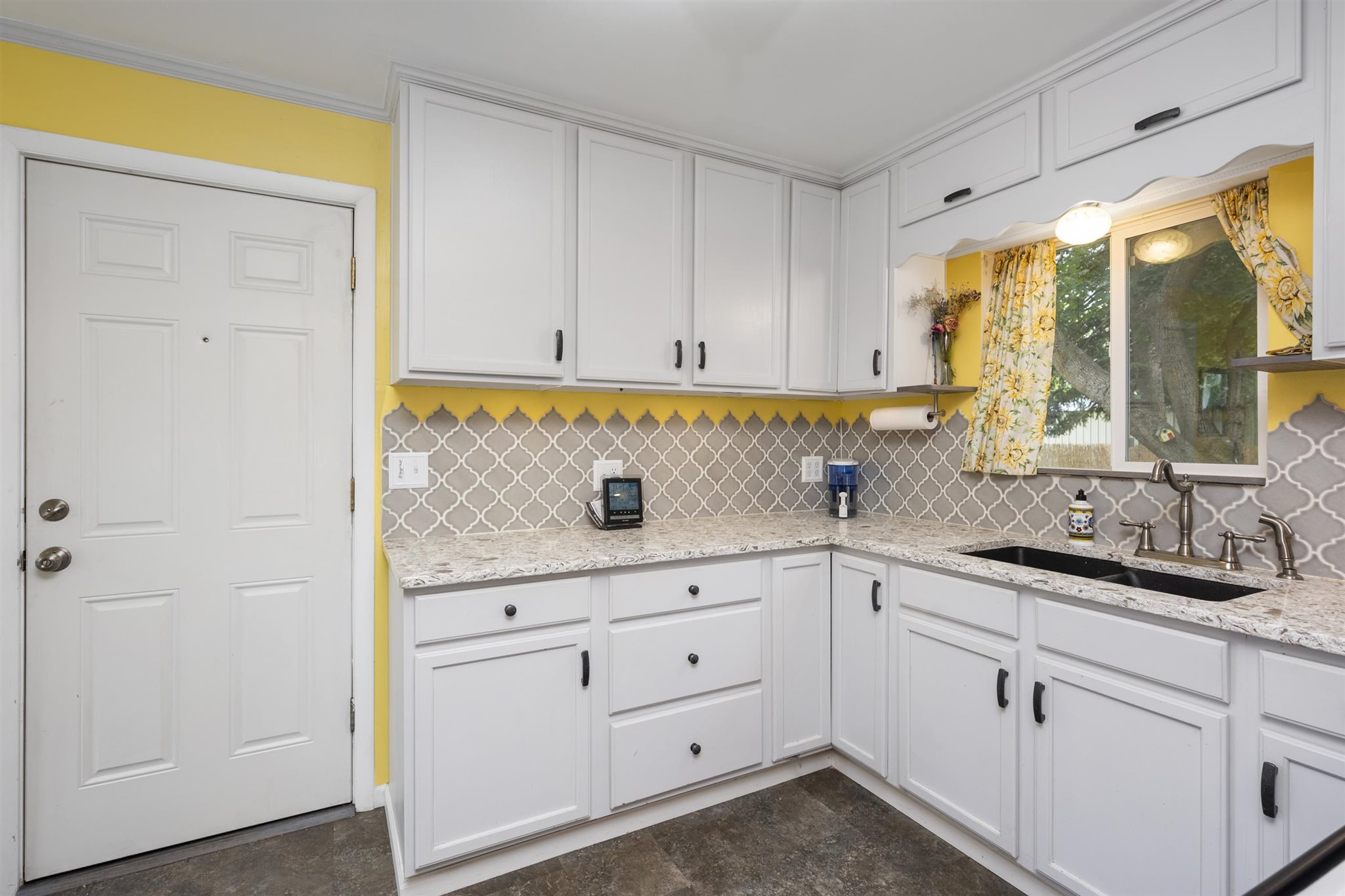 408 East Crown Avenue Spokane, WA 99207 - Photo 7 of 22