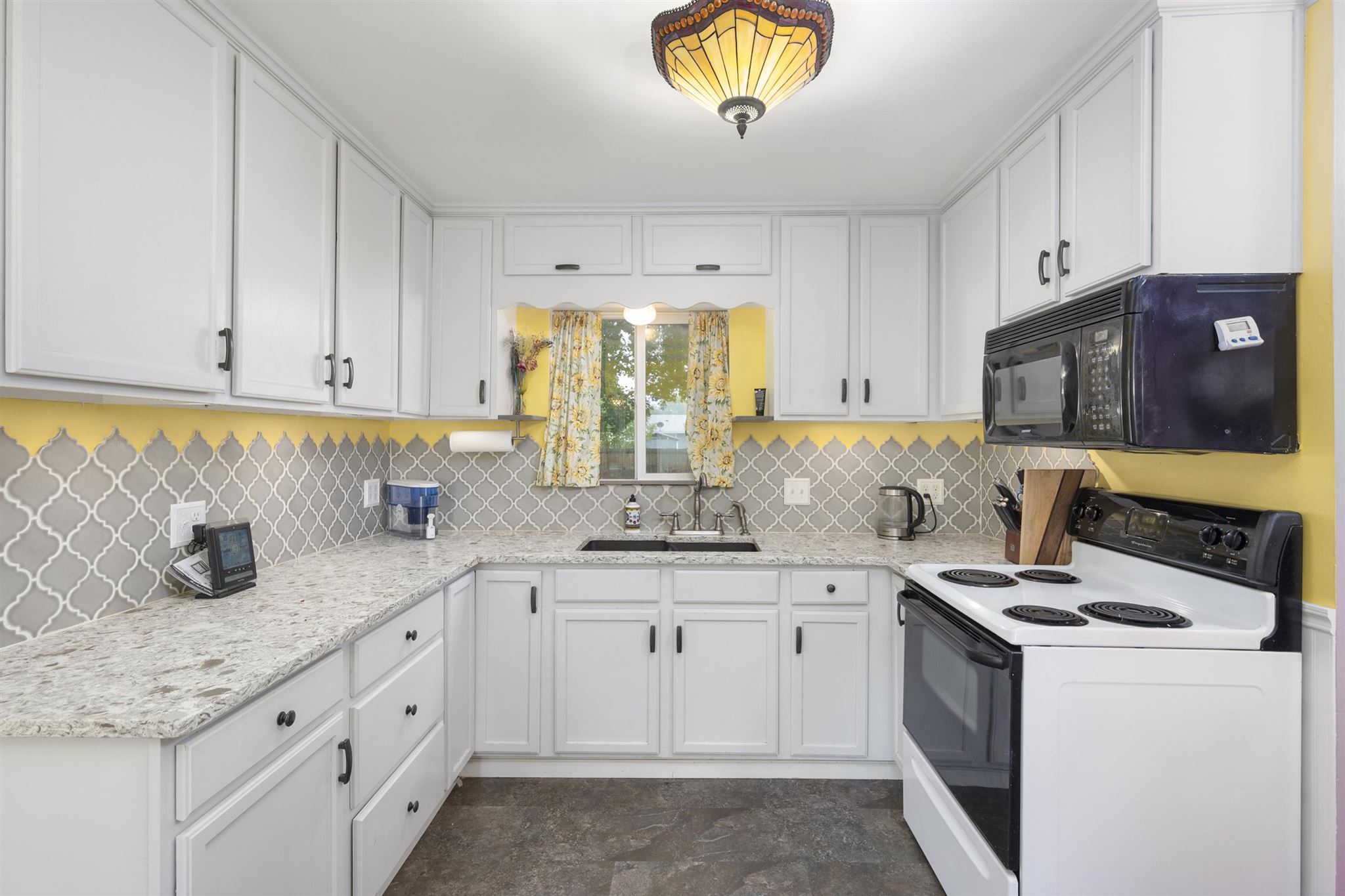 408 East Crown Avenue Spokane, WA 99207 - Photo 8 of 22