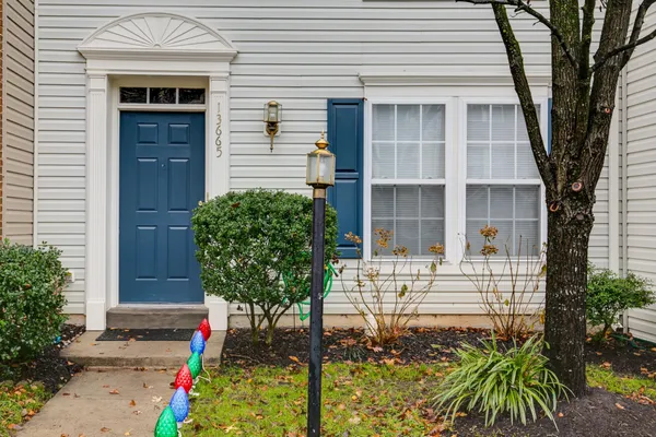$3,300 | 13665 St Johns Wood Place, Herndon, VA 20171