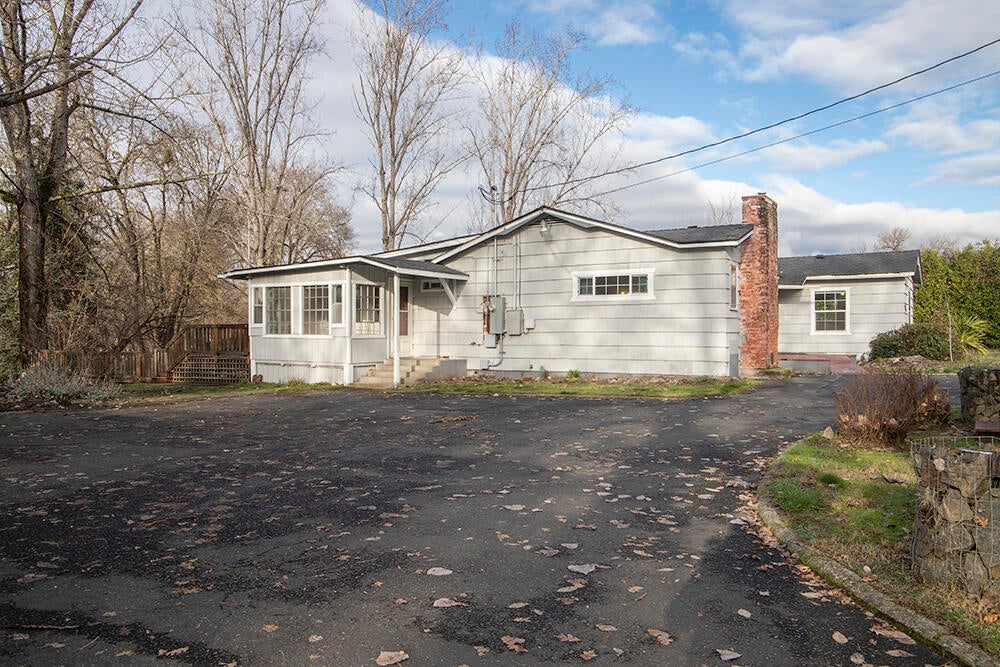 2628 New Hope Road Grants Pass, OR 97527 - Photo 35 of 57 33