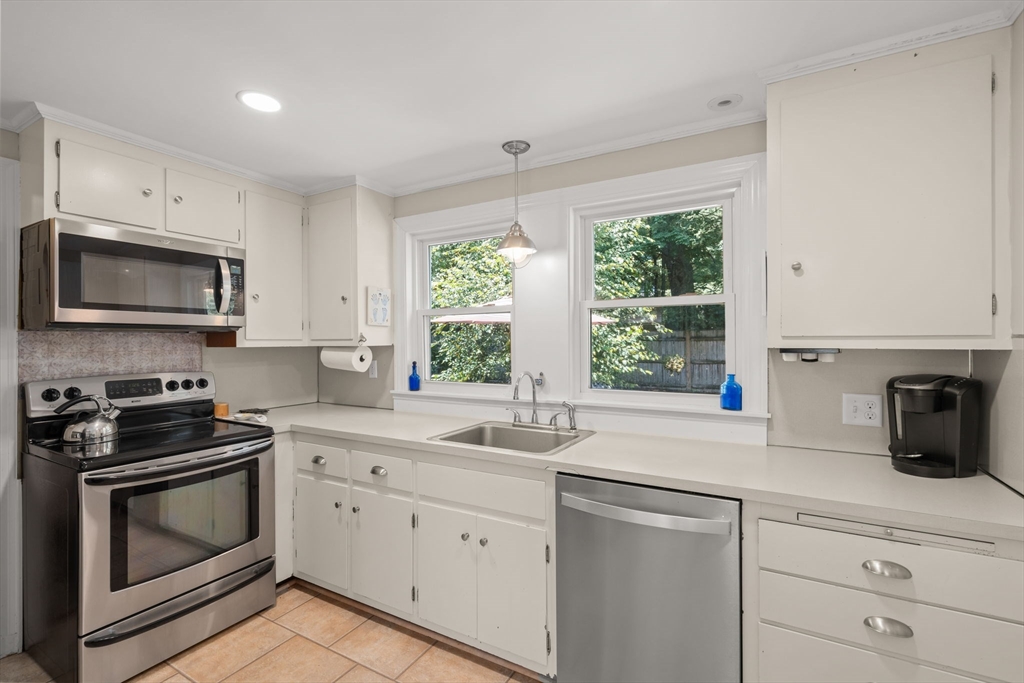 31 Old Farm Road Dedham, MA 02026 - Photo 18 of 39