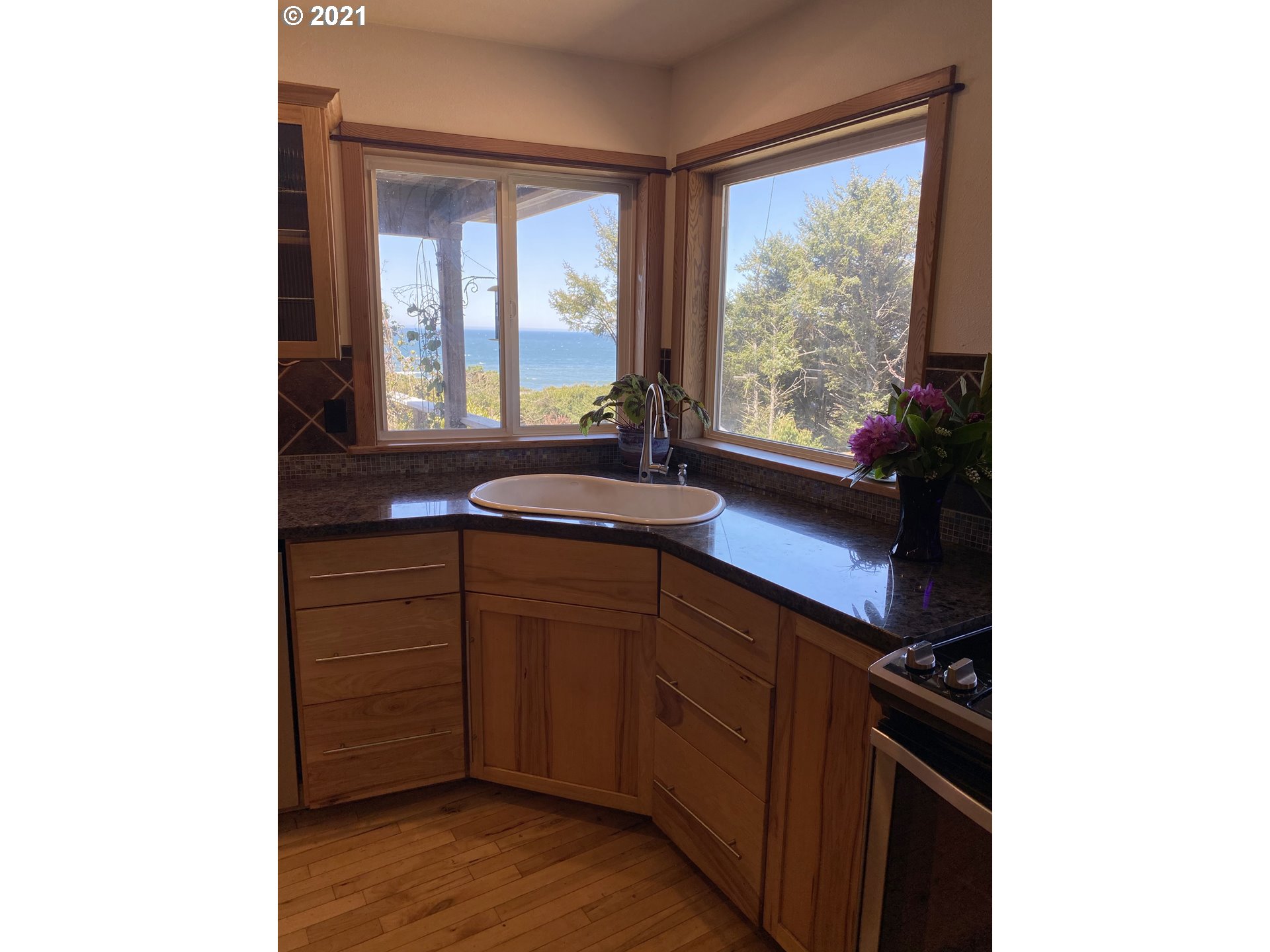 33982 Ophir Road Gold Beach, OR 97444 - Photo 11 of 20 Gallery Image 11