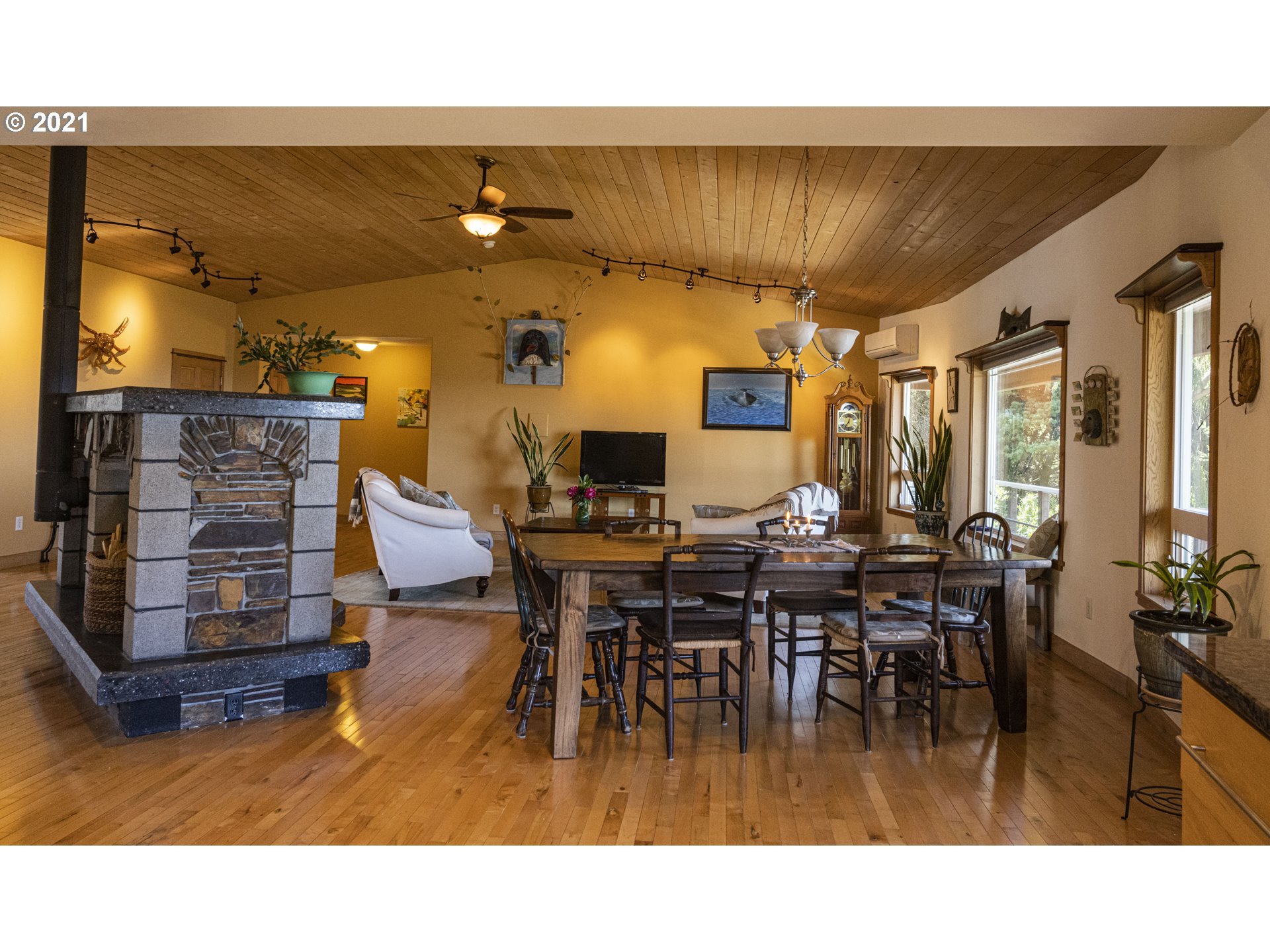 33982 Ophir Road Gold Beach, OR 97444 - Photo 13 of 20 Gallery Image 13
