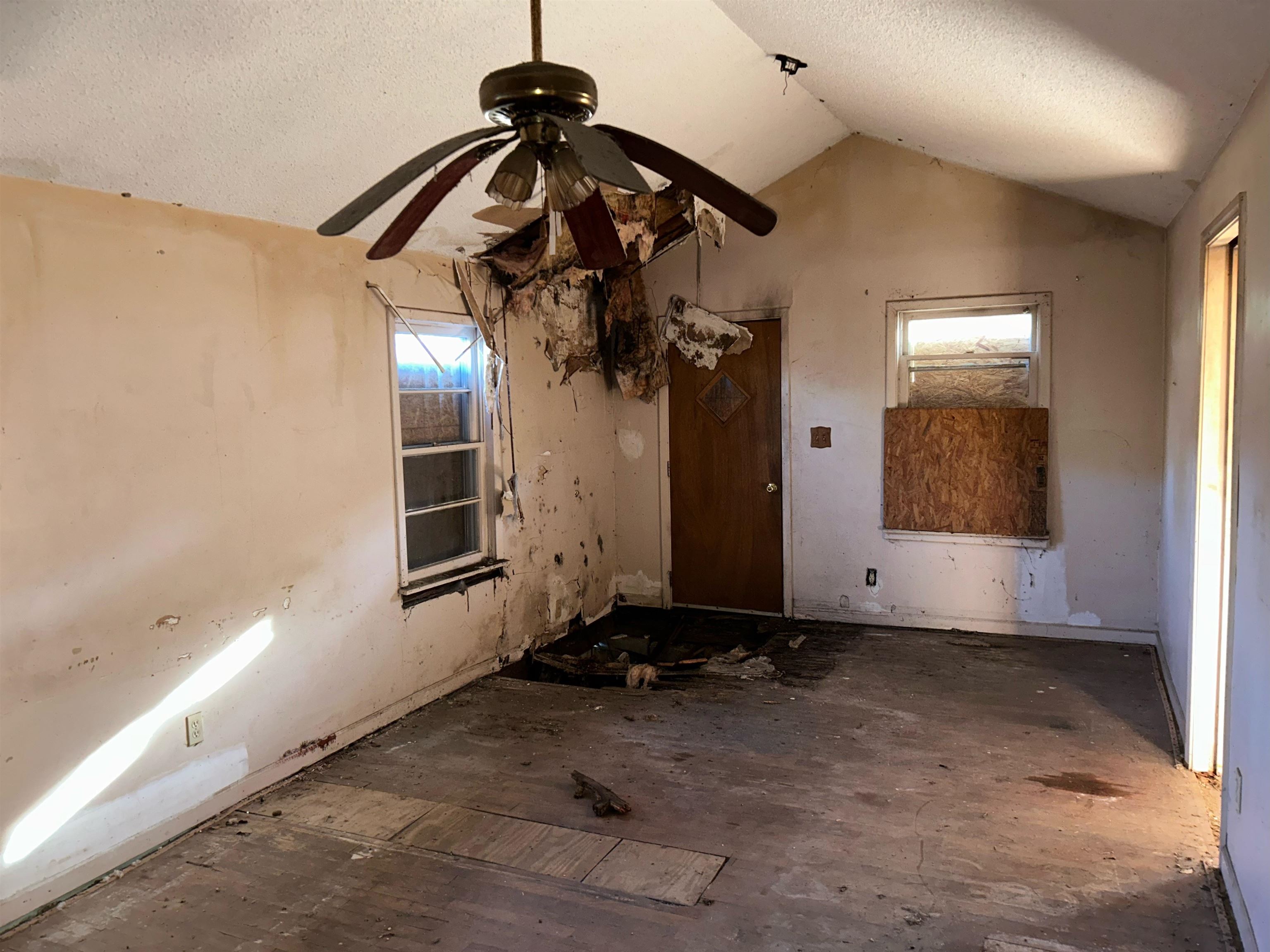 1701 Harrison Street Memphis, TN 38108 - Photo 9 of 12 a view of a livingroom with a ceiling fan and window