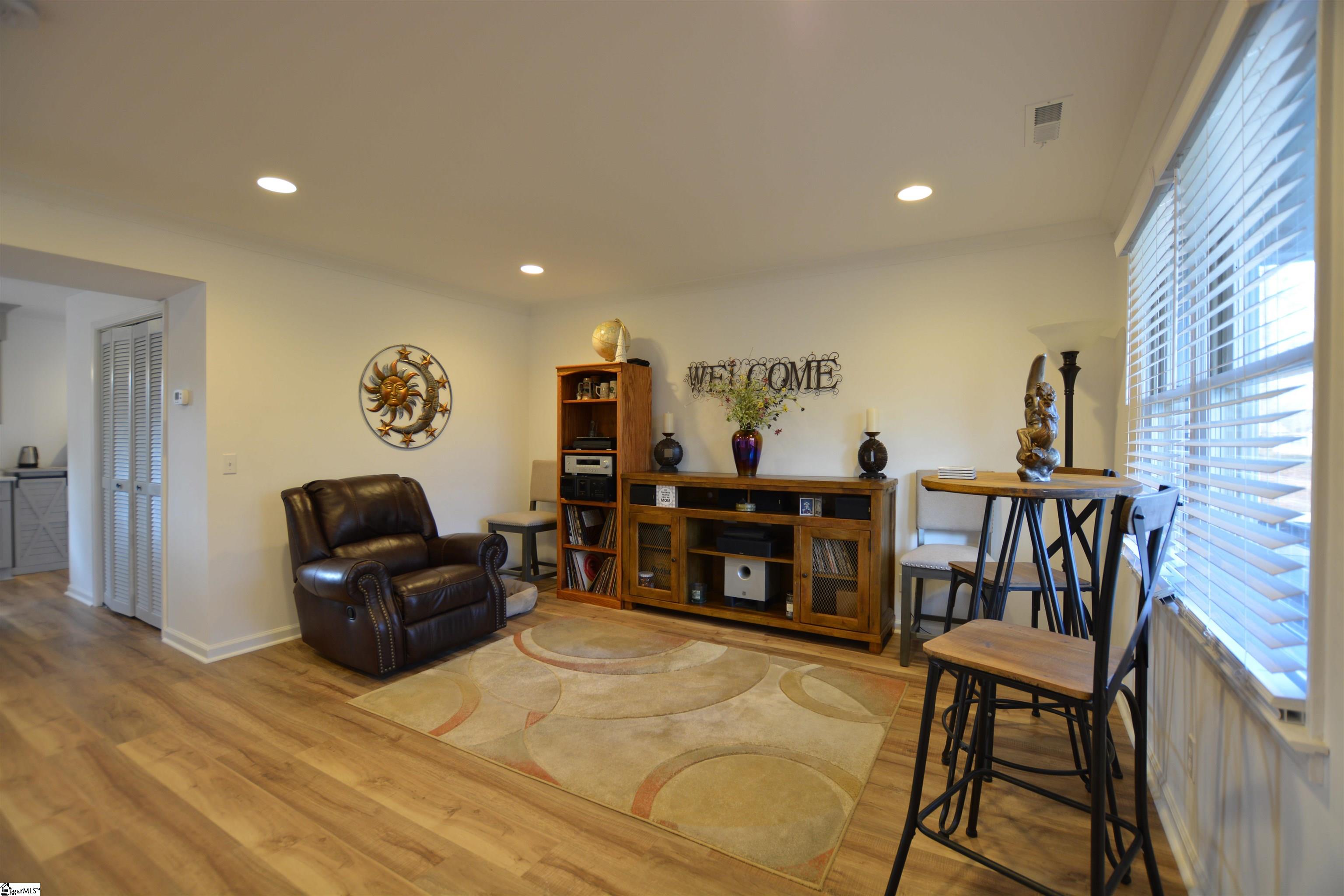 905 Brooks Road Mauldin, SC 29662 - Photo 10 of 36 Gallery Image 10