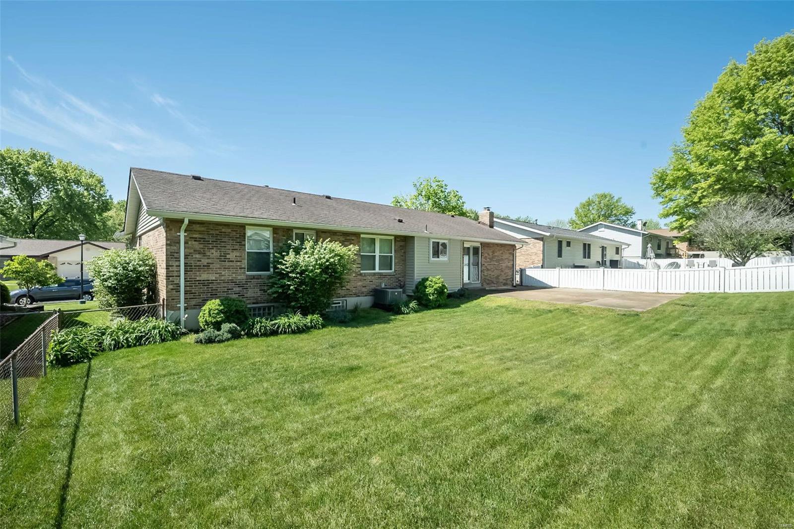 2149 Olde Winery Road St. Louis, MO 63129 - Photo 18 of 23
