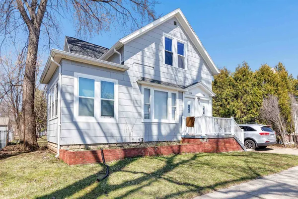 $299,900 | 712 South Maple Avenue, Green Bay, WI 54304