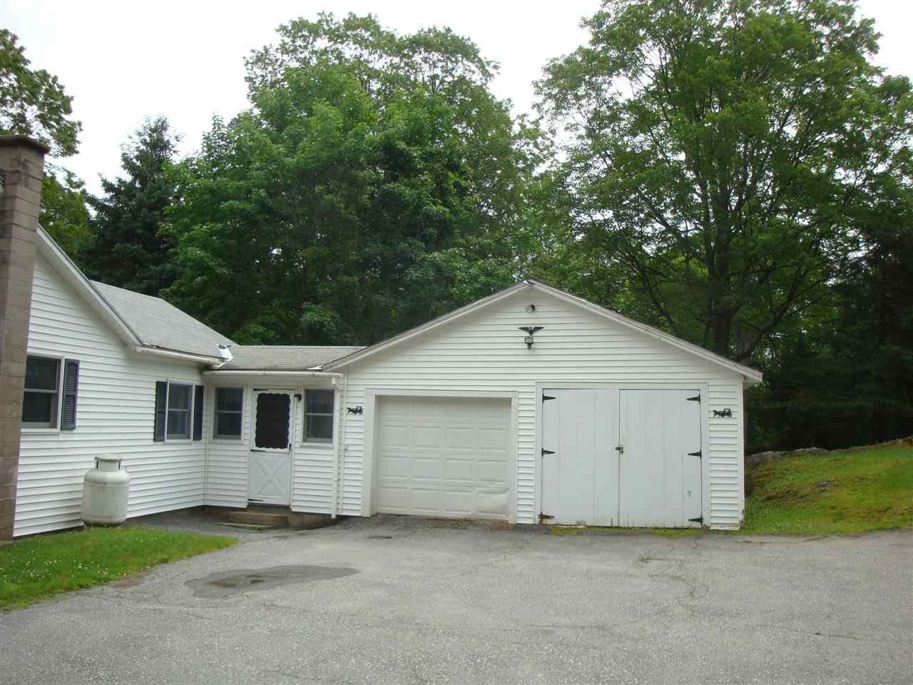 31 Frost Road Putney, VT 05346 - Photo 3 of 25