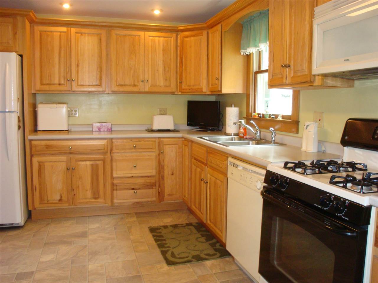 31 Frost Road Putney, VT 05346 - Photo 9 of 25