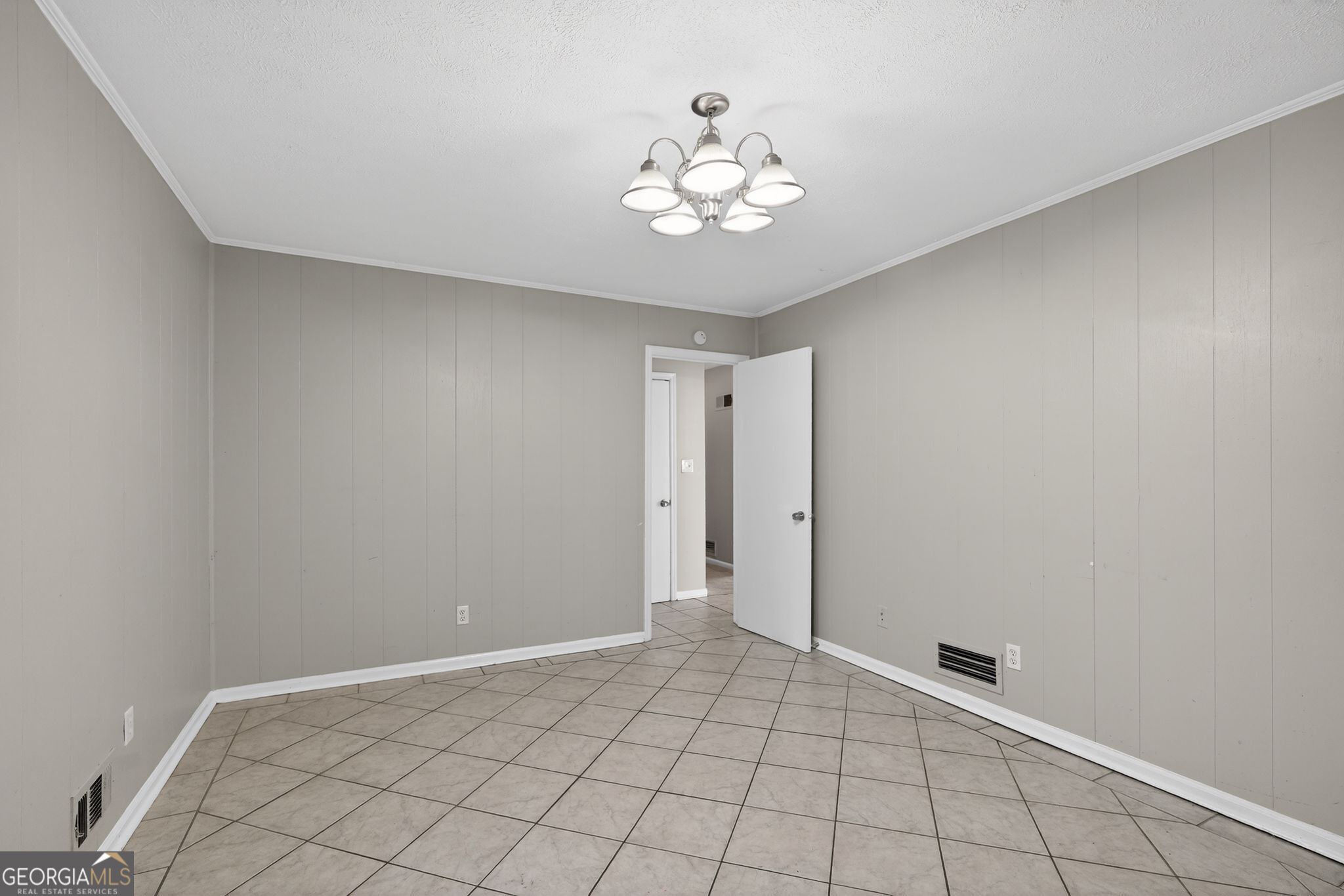 2234 7 Oaks Circle Conley, GA 30288 - Photo 14 of 32