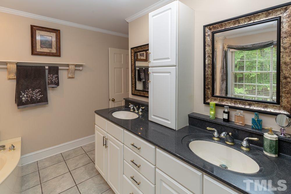 2400 Sunnystone Way Raleigh, NC 27613 - Photo 21 of 29