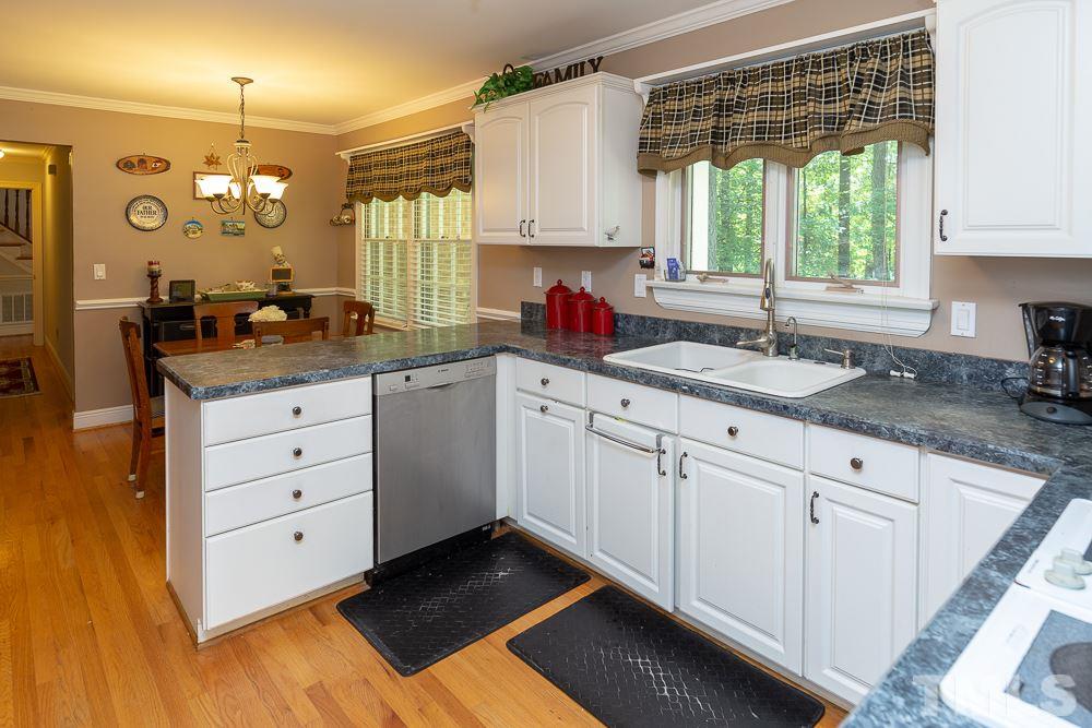 2400 Sunnystone Way Raleigh, NC 27613 - Photo 9 of 29