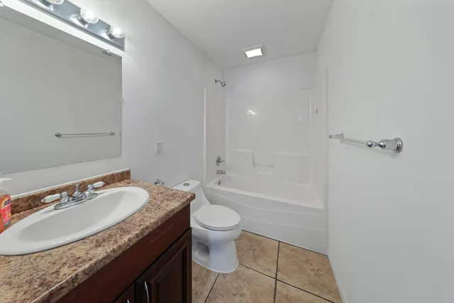 $1,050 | 357 South Greenwich Street, Unit 6, Valparaiso, IN 46383