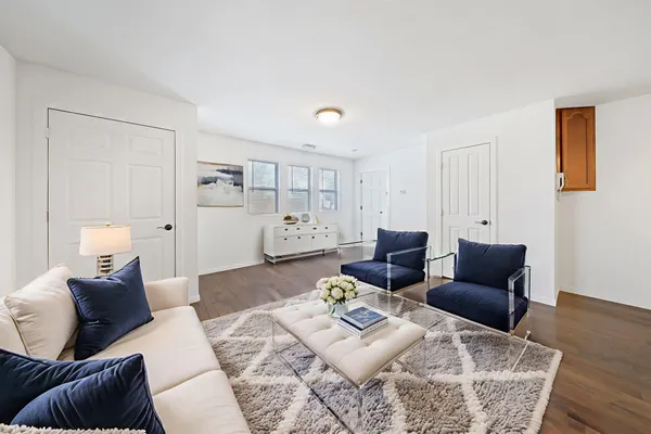 $1,000 | 357 South Greenwich Street, Unit 6, Valparaiso, IN 46383