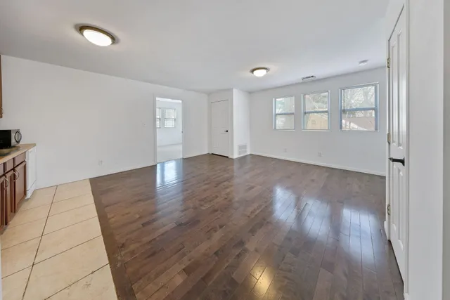 $1,050 | 357 South Greenwich Street, Unit 6, Valparaiso, IN 46383