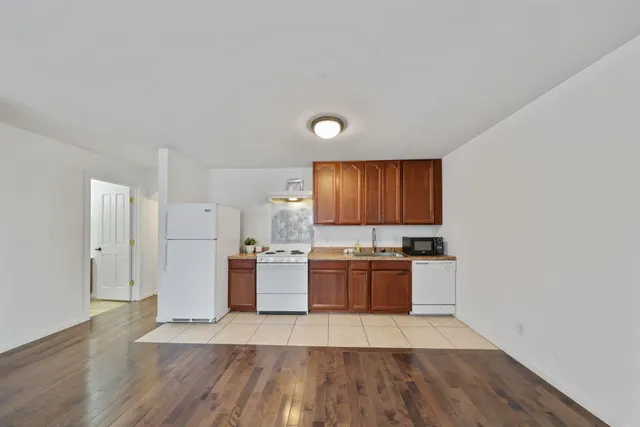 $1,050 | 357 South Greenwich Street, Unit 6, Valparaiso, IN 46383