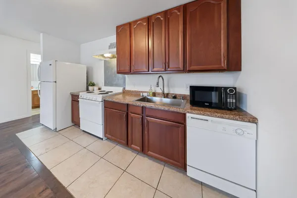 $1,000 | 357 South Greenwich Street, Unit 6, Valparaiso, IN 46383