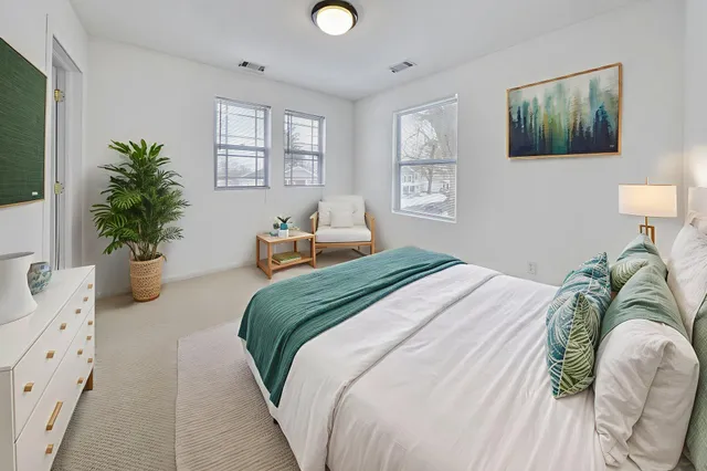 $1,050 | 357 South Greenwich Street, Unit 6, Valparaiso, IN 46383