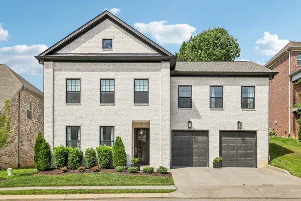 $799,000 | 2033 Blackstone Drive, Hendersonville, TN 37075