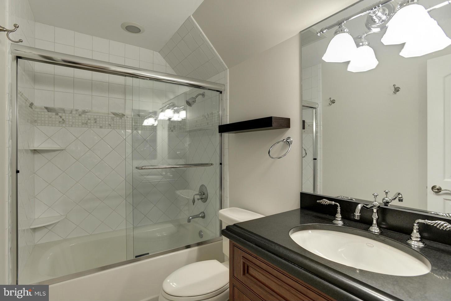 9305 Kendale Road Potomac, MD 20854 - Photo 28 of 30 Bath