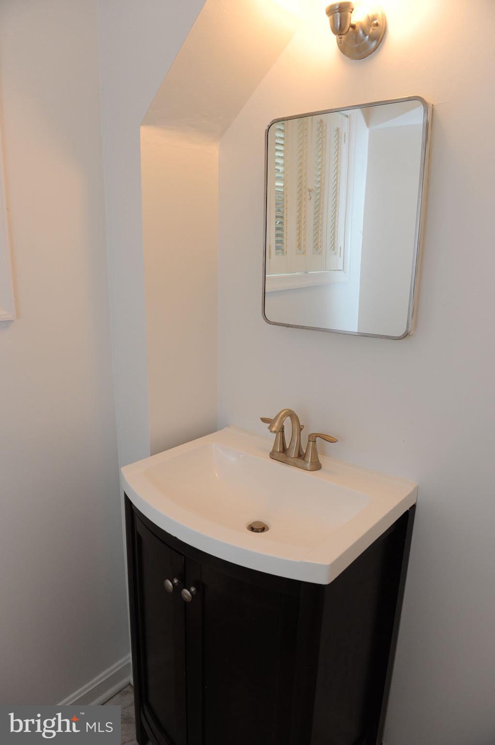 1342 Mayflower Drive McLean, VA 22101 - Photo 14 of 14 a bathroom with a sink and a mirror