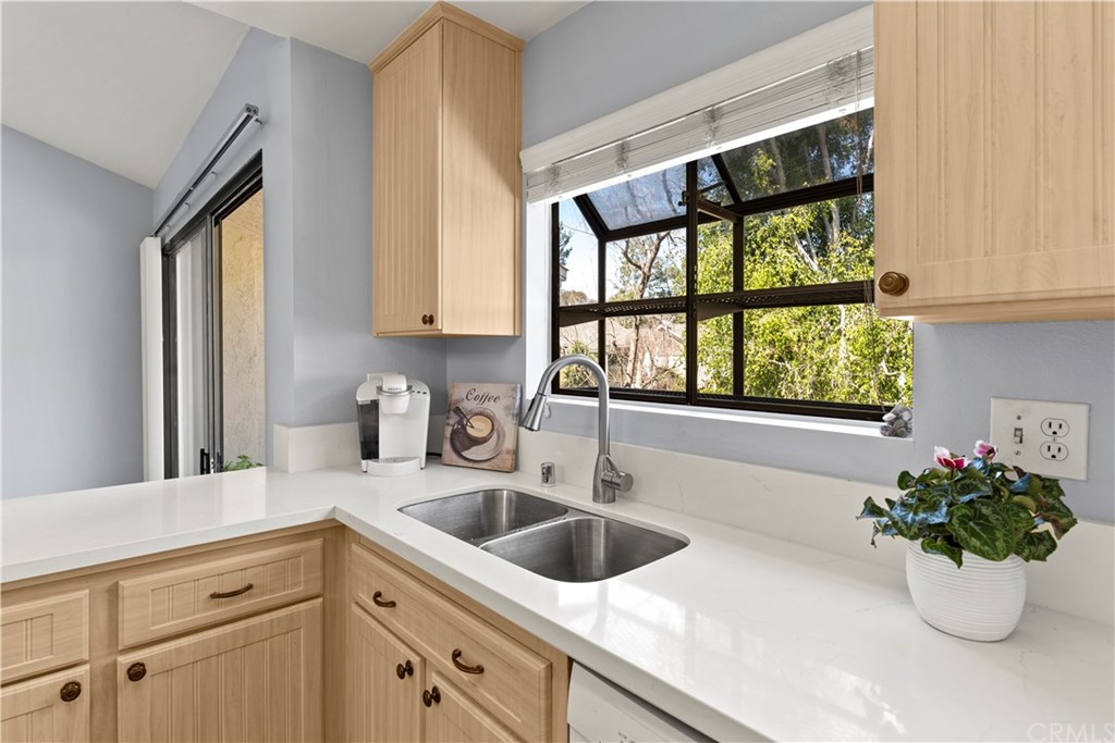 90 Lakepines Irvine, CA 92620 - Photo 4 of 12