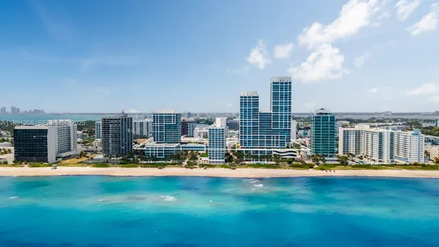 $6,850 | 6799 Collins Avenue, Unit 209, Miami Beach, FL 33141