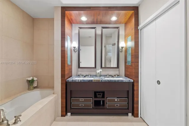 $6,850 | 6799 Collins Avenue, Unit 209, Miami Beach, FL 33141