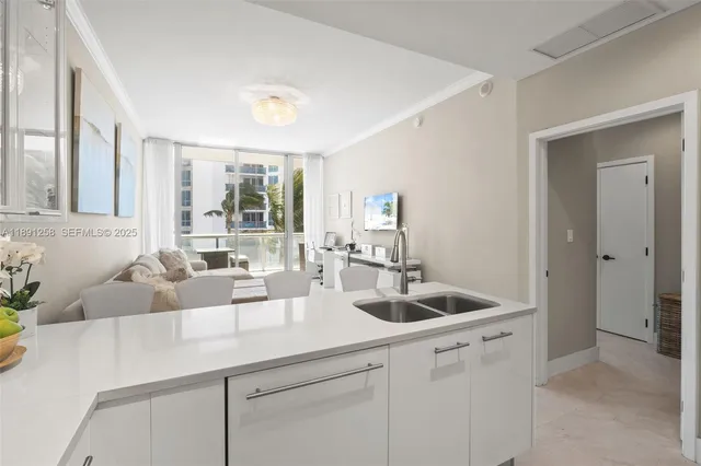 $6,850 | 6799 Collins Avenue, Unit 209, Miami Beach, FL 33141
