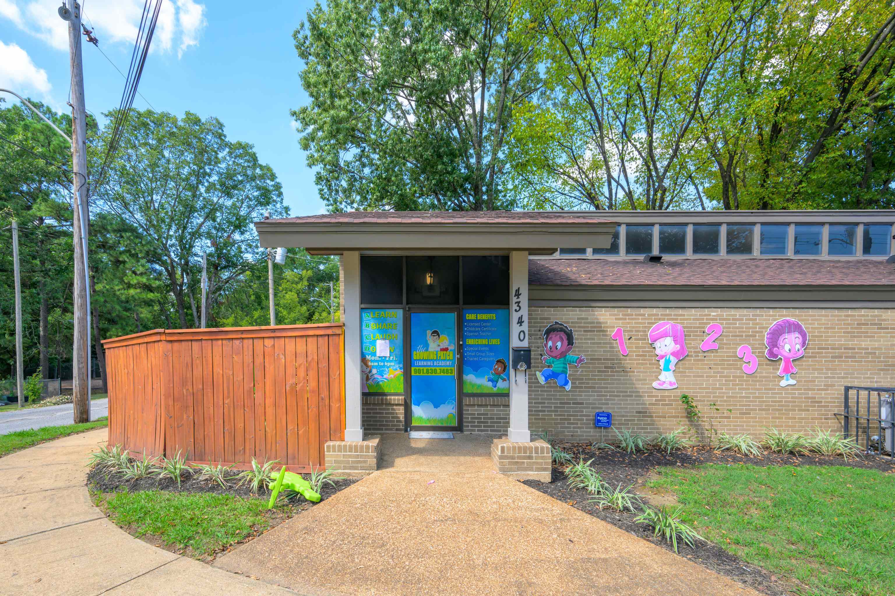 4340 Fayette Road Memphis, TN 38128 - Photo 2 of 13 a view of outdoor space and yard