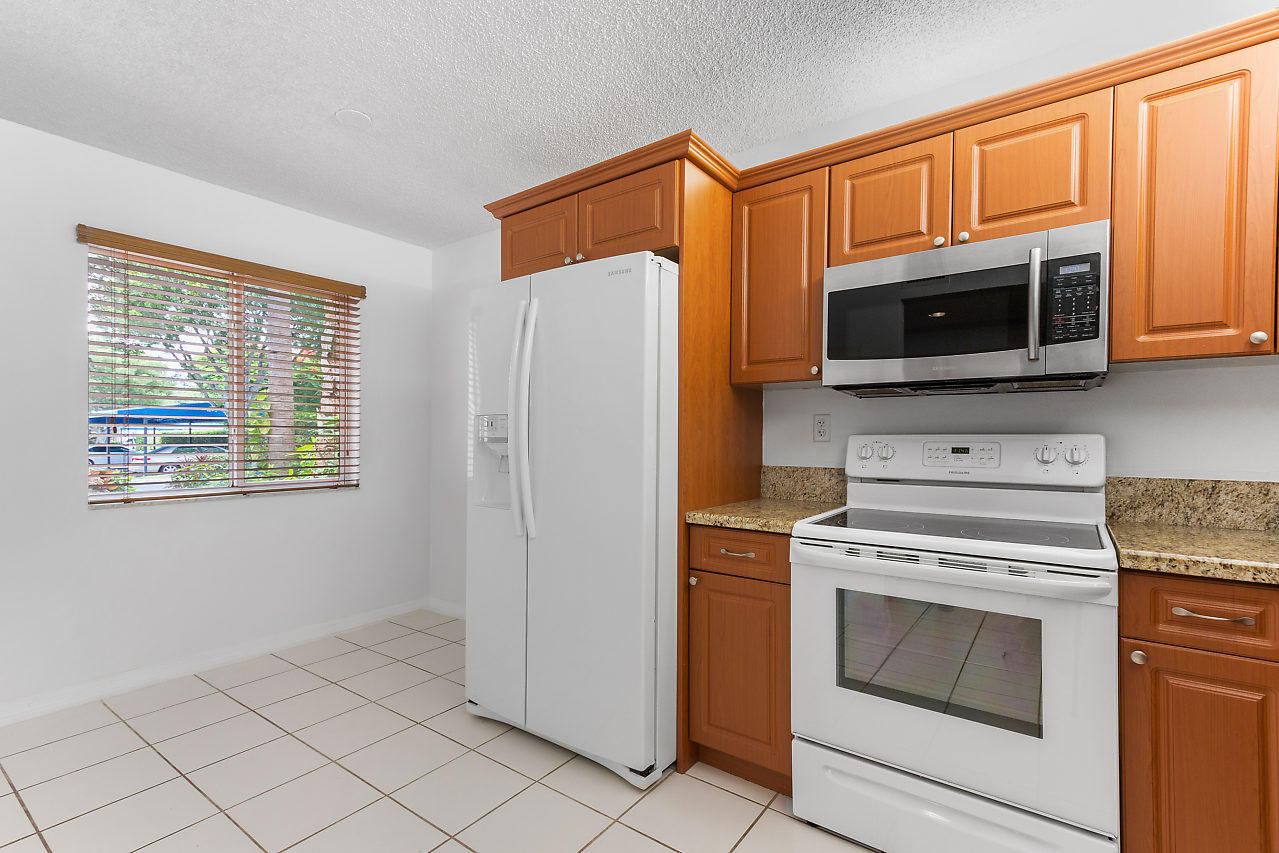 420 Northwest 67th Street, Unit K104 Boca Raton, FL 33487 - Photo 4 of 25 Kitchen