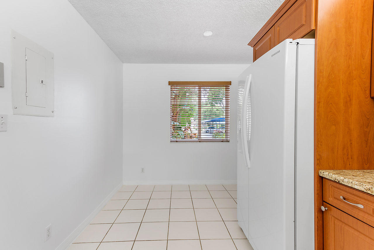 420 Northwest 67th Street, Unit K104 Boca Raton, FL 33487 - Photo 6 of 25 Kitchen