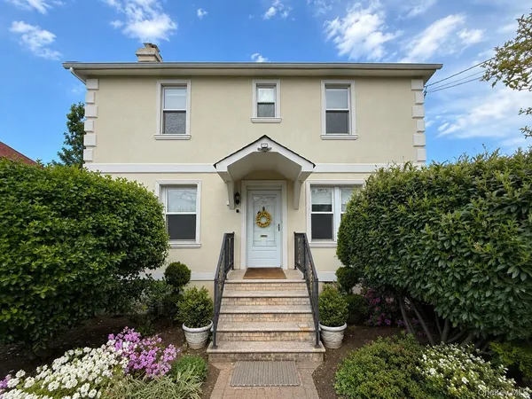 $1,599,000 | 20 Locust Street, Manhasset, NY 11030