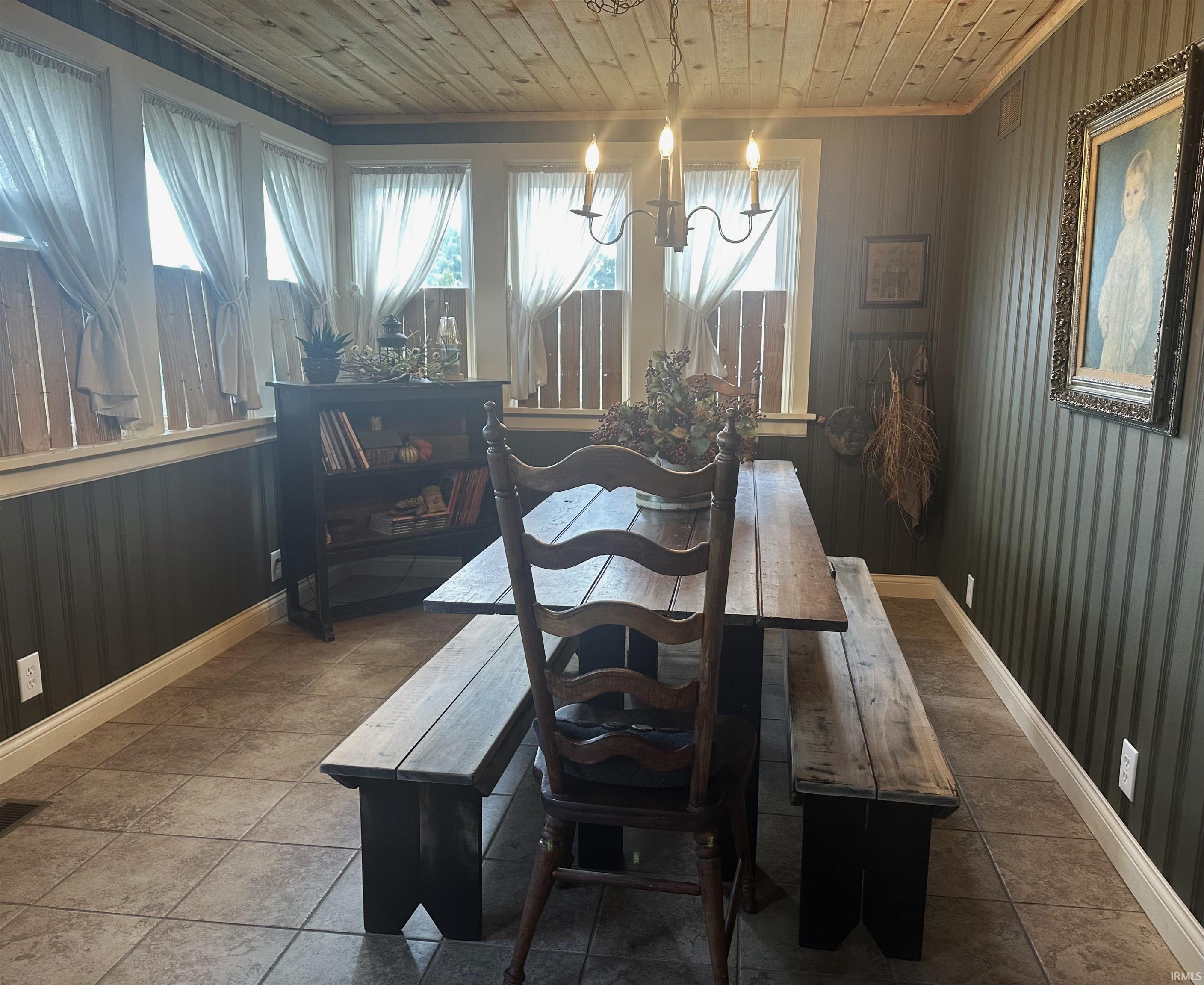 629 R Street Bedford, IN 47421 - Photo 3 of 18