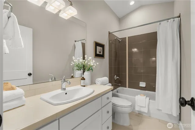 $885,000 | 213 North 39th Street, Unit C, Seattle, WA 98103