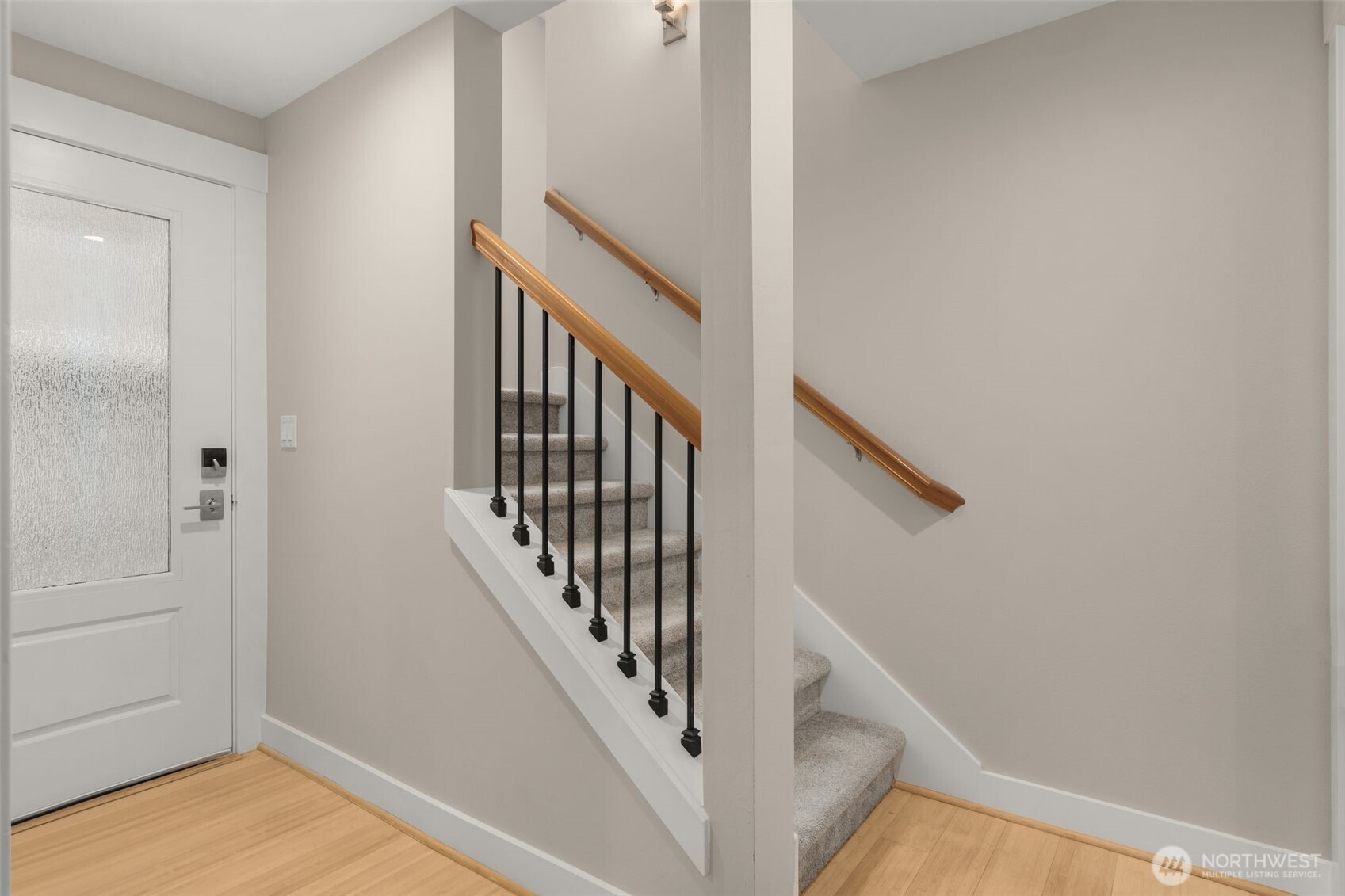 213 North 39th Street, Unit C Seattle, WA 98103 - Photo 3 of 28