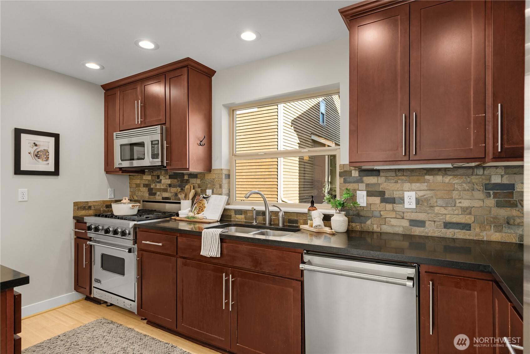 213 North 39th Street, Unit C Seattle, WA 98103 - Photo 7 of 28