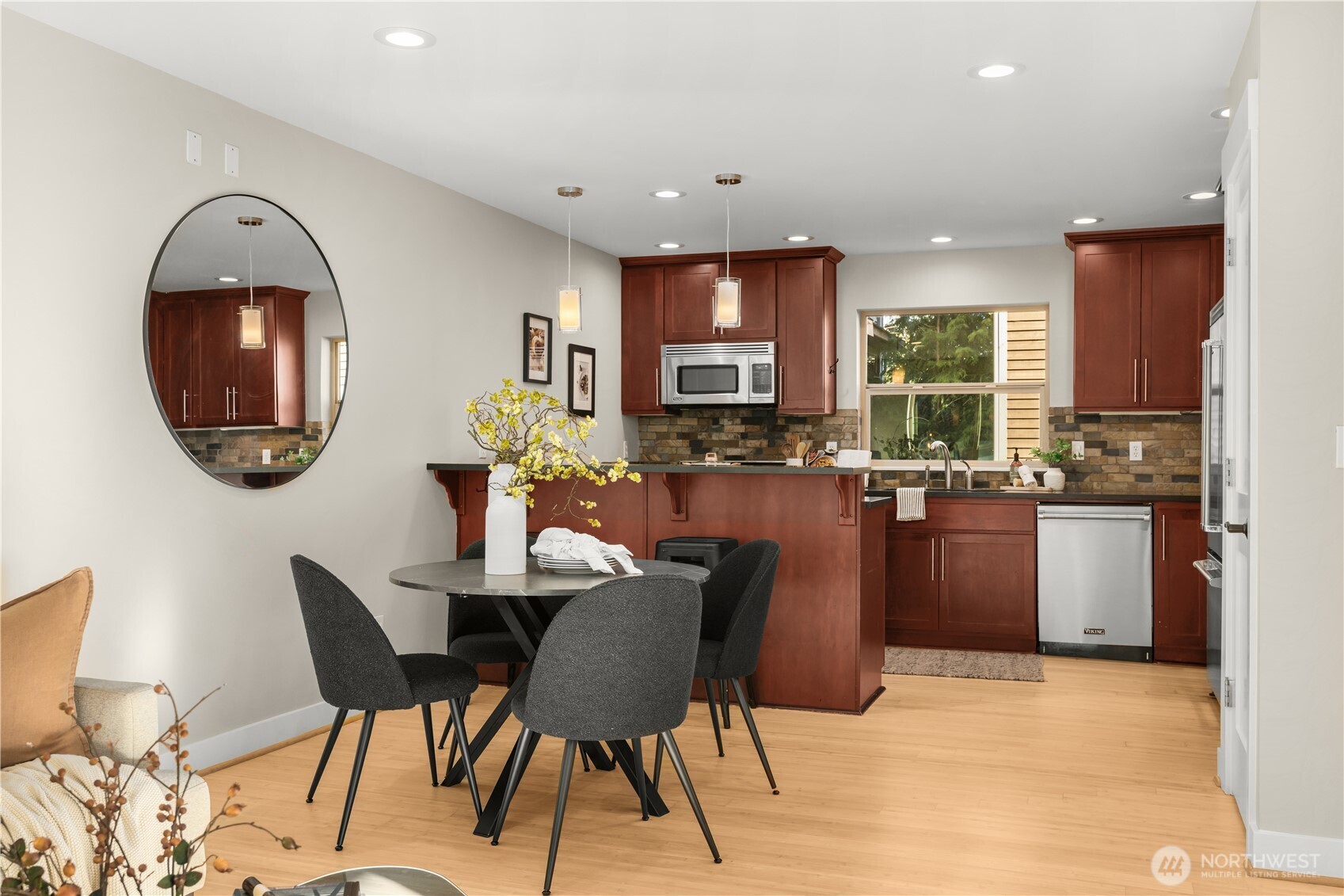 213 North 39th Street, Unit C Seattle, WA 98103 - Photo 9 of 28