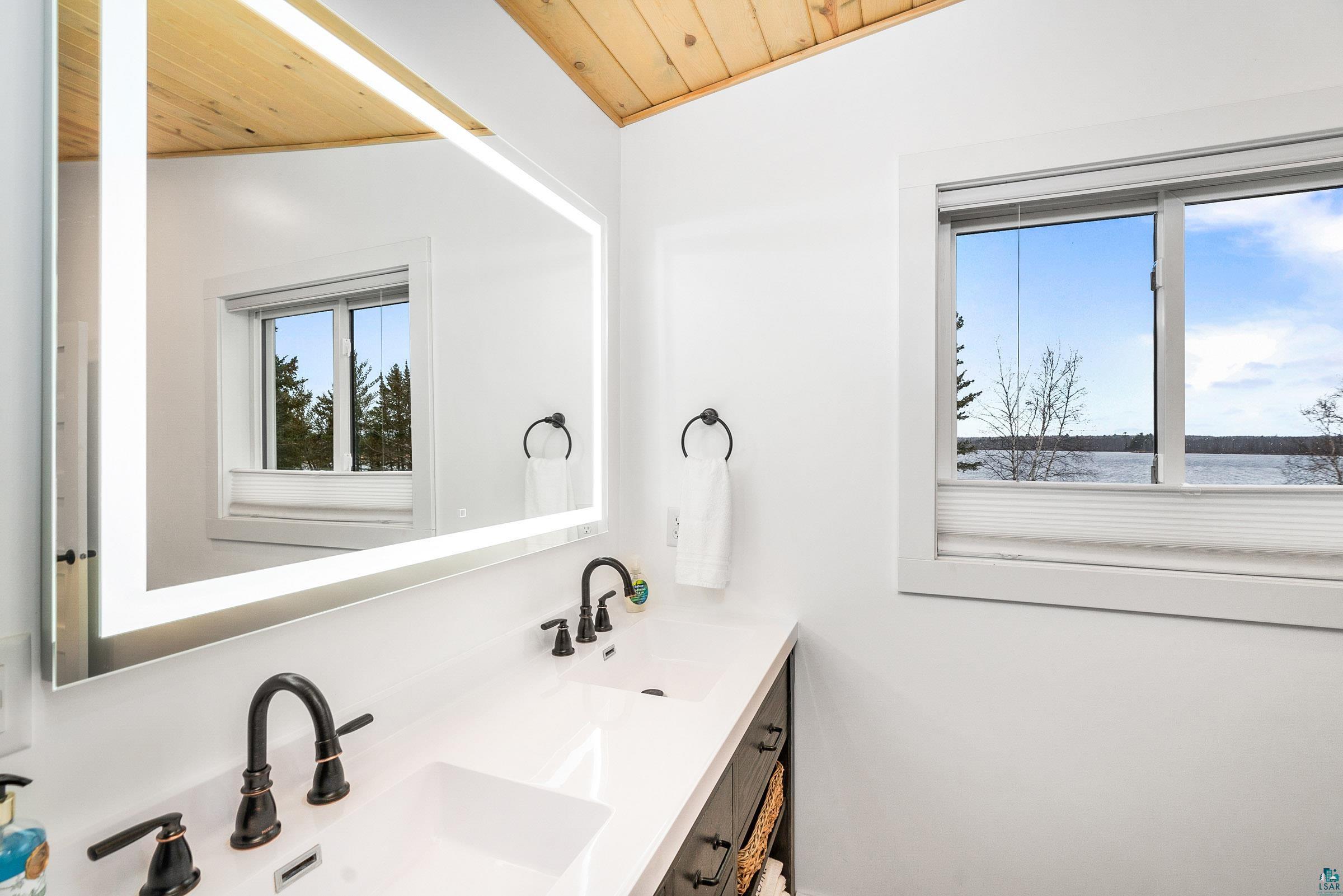 3616 Eden Lane Duluth, MN 55803 - Photo 22 of 50 Primary Bathroom