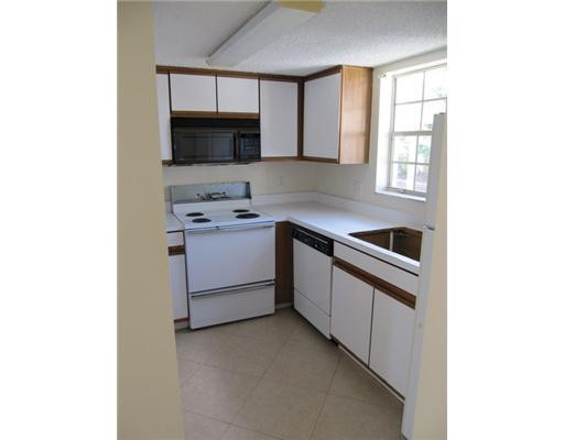 6308 La Costa Drive, Unit D Boca Raton, FL 33433 - Photo 2 of 8 Kitchen