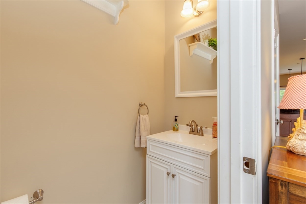 89 Woodview Way, Unit 89 Manchester, NH 03102 - Photo 10 of 42